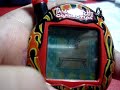 Tamagotchi v4.5 juega con una cama elastica