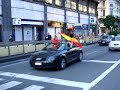 espa�a-suecia euro 2008 desfile de coches en la bourse de bruselas.  voitures a la bourse apr�s la victoire de l'espagne