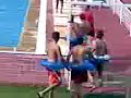 El chino lleva a los cachorros de San Muñoz pa donde no cubre. Piscina Tamames.