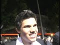 TA INTERVIEWS TAYLOR LAUTNER AT RED CARPET PREMIERE