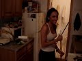 fatima fazendo sua faxina.