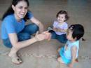 fernandinha, regininha e tia cleide brincando de roda. roda cutia, ...