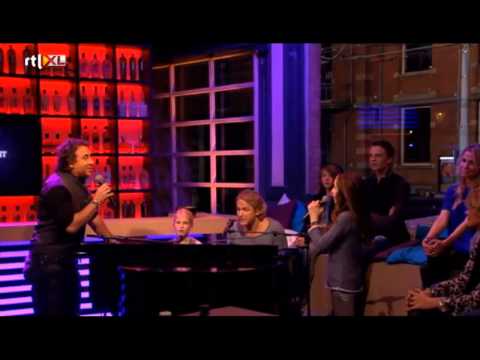 Marco - Marco Borsato zingt samen met zijn dochter Jada bij RTL Late Night. Nummer (mede( gecomponeerd door Day (dochter van John Ewbank). Uitzending 21 november 2013.