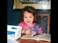 Distintos actores y actrizes fotos de cuando eran pequeños... Jonas Brothers, Miley Cyrus, Demi Lovato, Selena Gomez, Jake T Austin, Drake Bell, Emily Osment, Moises Arias, Miranda Cosgrove, David Henrie, Mitchel Musso, Dylan y Cole Sprouse, Zac Efron, Ashley Tisdale, Vanessa Hudgens, Jason Earles, Taylor Swift.