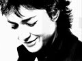 los conciertos de tiza son m�gicos. magia es lo que sucede cuando tiza pisa el escenario. esta mujer y su voz me hac�an enmudecer durante sus directos. por un motivo que aun no logro identificar, me quedaba mir�ndola, mientras lloraba sin consuelo y llena de emoci�n. 

 *****todos los videos y todas las im�genes en los que tiza aparece son de www.tiza.biz