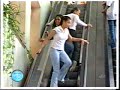 O Ivo Holanda aprontando no Shopping Poli em Guarulhos usando a escada bem nos dois lados da escada rolante, deixando as pessoas malucas, confira o vídeo.