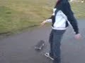 Fabien flip avec une mini board