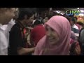 COPs stop Tian Chua