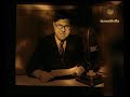 en este segundo cap�tulo del universo de la gran mente stephen hawking, nos deleiter� en su conducci�n de esta serie documental de la bbc.

cumpli�ndose los diez a�os de este documental, en la que se concentra en la historia de la astronom�a de una forma muy detallada, y gracias a este periplo en las teor�as y descubrimientos durante la historia, sobretodo la edad media hasta la edad conterpor�nea, y como hizo en su primer cap�tulo donde se hablaba de los inicios de la astronom�a, como el descubrimiento del telescopio y las aportaciones de galileo, dio un gran salto a la obsevaci�n astron�mica, pues en este cap�tulo se centrar� en una peque�a historia de un te�logo, un astrof�sico y un matem�tico, a pesar que estos tres hombres tuviese ideas dispares, en una reuni�n hist�rica de estos tres personajes, dimitri, einstein y hubble asentaron la base de la cosmolog�a.

con la pincelada de hawking, dar� su punto de vista a todos esos descubrimientos de la cosmollog�a d�ndole un punto filos�fico y m�tico.

tambi�n se comentar� sobre la constante cosmol�gica de einstein, y la expansionista de hubble. y que gracias a este �ltimo hawking se inspir� en sus agujeros negros y el big bang.

es una cita imprescindible para los amantes del cosmos.