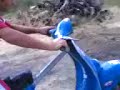 il grinch e sbornia impennate e salti con la vespa