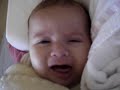 meu beb� com 4 meses, conversando logo ap�s acordar. linda!!!!!