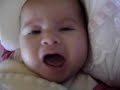 meu beb� com 4 meses, conversando logo ap�s acordar. linda!!!!!