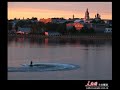 композитор  Марк  Фрадкин, слова  поэта  Льва  Ошанина

Течет  река  Волга

Издалека  долго течет река Волга,
Течет река Волга, конца и края нет
Среди хлебов спелых, среди снегов белых
Течет моя Волга ,а мне семнадцать лет.
Сказала мать :