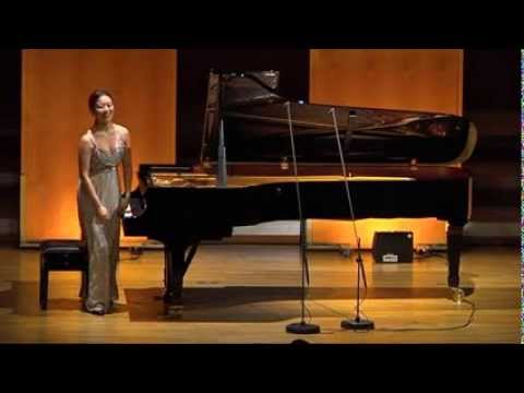 redlinger - Im Januar 2013 präsentierte die 18jährige deutsch-koreanische Pianistin GINA ALICE Redlinger das Scherzo Nr.3 cis-Moll, Op.39 von Frédéric Chopin (1810-1849)...
