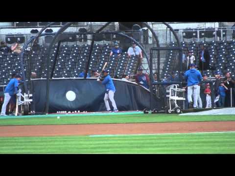 Starlin - Chicago Cubs All-Star shortstop Starlin Castro hits in BP.