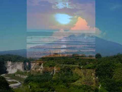 arti lagu KAMPUANG NAN JAUH DI MATO makna indonesia english lirik - lagu
