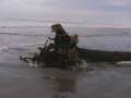 videos de Hugged by the ocean
