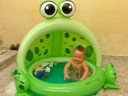 Jg tomando banho na piscina do sapo