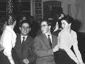 Ein zeitgeschichtliches Dokument einer hessischen Kleinstadt aus den 50 er Jahren. Der Der Fotograf und Zeichner Hanngeorg Votteler hatte diese Fotos in Bad Homburg während seiner Schulzeit gemacht. Jetzt hat er aus diesen jahrelang vergessenen Fotos einen Videofilm hergestellt. Hier wurde der Zeitgeist der fünfziger Jahren mit seinen Menschen anschaulich dokumenteirt. Gemafreie Musik von Bluevalley