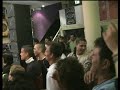 SerafinxDios, reparte discos y camisetas a sus acolitos.