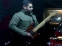 GUIRARRISTA DE POLICE EN ESTUDIOS MCP 2