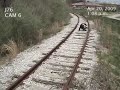 Debil bawił sie na torach i jak to sie skończyło