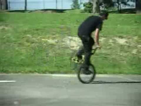 BMX BIKES TRICKS STUNTS CRASHES