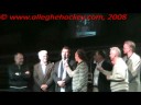 la sfilata sul palco degli ex jacopic, baran douglas, errol rausse, reed larson, mike kelly, il presidente rossi e il vice presidente riva.