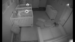 Tweeling maakt het bont als papa niet kijkt