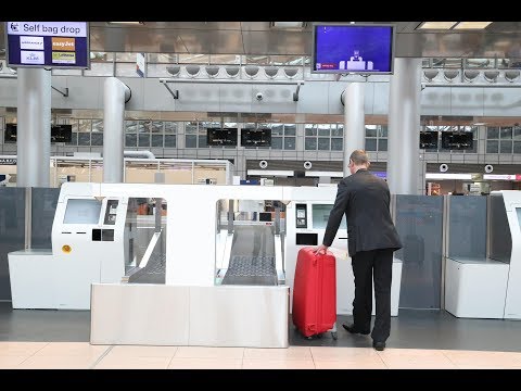 Hamburger Flughafen: Ab jetzt knnen Passagiere ihren Koffer allein aufgeben