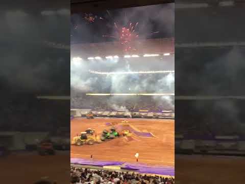 Monsters Jam na Arena Corinthians 2017 http://img.youtube.com/vi/e-WoNkr_6No/0.jpg
