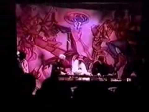 Invisibl Skratch Piklz vs. da klamz uv deth