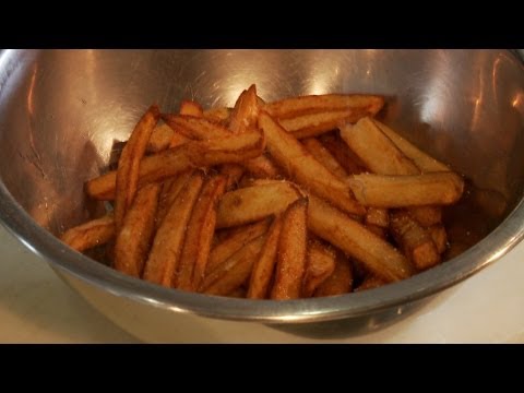 chef secrets - Trendy, pop-up restaurant chef, Ludo Lefebvre, teaches us a trick for making flavorful French fries, how to keep the color in your cooked vegetables, the bes...