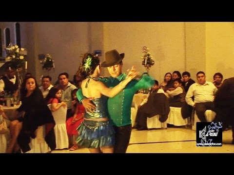 bailes de xv años - Servicios de Foto y Video aquí: http://www.zoncaribe.com Tel. 2619-0924 Cel. 55 2213-3977 Evento efectuado en el Salón Florett 2 en Iztapalapa, México DF. Ac...