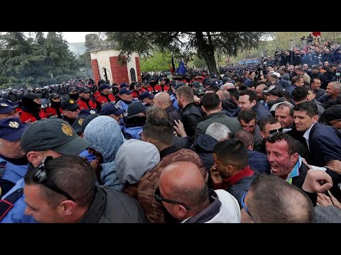 Albanien: Proteste gegen die Regierung - Zusammenstöße ...