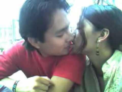 girl kissing