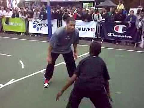 Jannero Pargo from Chicago Bulls takes on local kid at Clapham Common