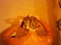 le shampoing de zoé sous la douche