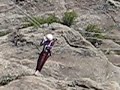Silvia cruzando en Canopy Tiroles el Rio Mina Clavero.