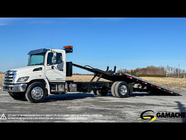 2020 HINO 358 CAMION PLATE FORME REMORQUEUSE in Heavy Trucks in Moncton
