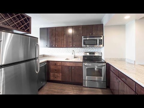 An 03-tier 2-bedroom, 2-bath on the River North / Gold Coast border An 03-tier 2-bedroom, 2-bath on the River North / Gold Coast border