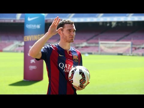 Vermaelen tries on new kit Vermaelen tries on new kit