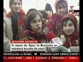 În satele din Bucovina răsună de glasul colindătorilor în Ajun de Crăciun. Îmbrăcaţi în costume tradiţionale, cu traistele pe umeri, princhindeii satelor se opresc la ferestrele luminate pentru a vesti naşterea lui Iisus. Puţini sunt cei care se încumetă să nu-i primească pe colindători, pentru că, spun bătrânii locului, cei zgârciţi în seara de ajun vor avea un an foarte prost. Aşa că după colinde şi jocuri, vestitorii se întorc acasă cu tolbele pline cu mere, nuci şi colaci.