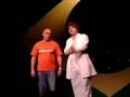 Miguel pagando mico no teatro
