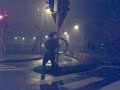 ubriaco fa sollevamento pesi con una bicicletta a padova