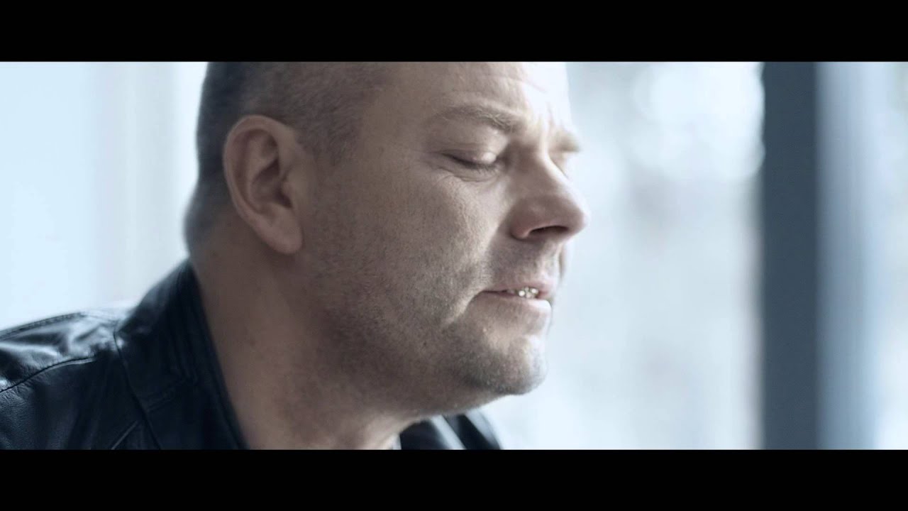 Numi Nummelin: WARNER MUSIC | JARI SILLANPÄÄ