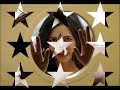 voici une fille pour qui je suis en adoration elle chante aussi bien que sa m�re mais pour elle ses dans le jazz elle peut chanter en francais , espagnole , etc....