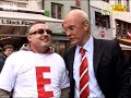 Kult-Kaiser: Tschechische Begegnung mit Jan Koller Comedy-Star Matze Knop (33) ist der Kult-Kaiser -- und für BILD.de macht Kaiser Franz diesmal Basel unsicher. Die sensationelle Erkenntnis: Mario Basler hat es zu einer eigenen Zeitung gebracht. Noch spektakulärer: Der Kult-Kaiser trifft Tschechiens Star-Stürmer Jan Koller. Doch der ist nach dem Abstieg mit Nürnberg total verändert. Klar, dass der Kaiser rät: „Lass dir mal die Haare schneiden!