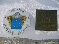A pousada e a capela do Castelo de S. Filipe são duas edificações existentes no interior do Forte.A pousada dispoe de 18 quartos, uma bela sala de refeições, bar e recepção adequadamente decorada.A capela é uma pequena joia da arquitectura religiosa, digna de ser visitada, com paredes e tecto totalmente revestidos a azulejos decorativos.