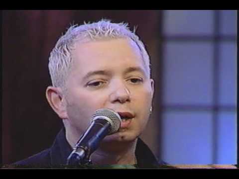 Vincent Wolfe sings 